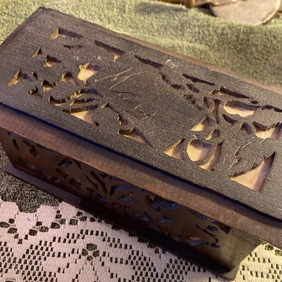 Antique Hand Carved Hankie Box - Picture 5 of 7